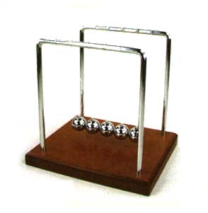 NEWTON'S CRADLE 4.5IN {{PLASTIC BASE