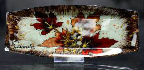 CANADA SOUVENIR SERVING TRAY MAPLE LEAF GLASS 11X4.5IN