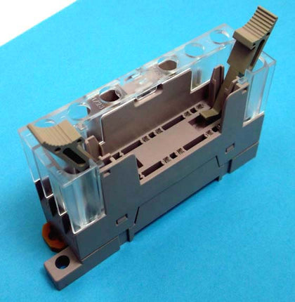 RELAY SOCKET 10P SQR 6A/250VAC DIN RAIL/CHMT FOR OMRON G7SA